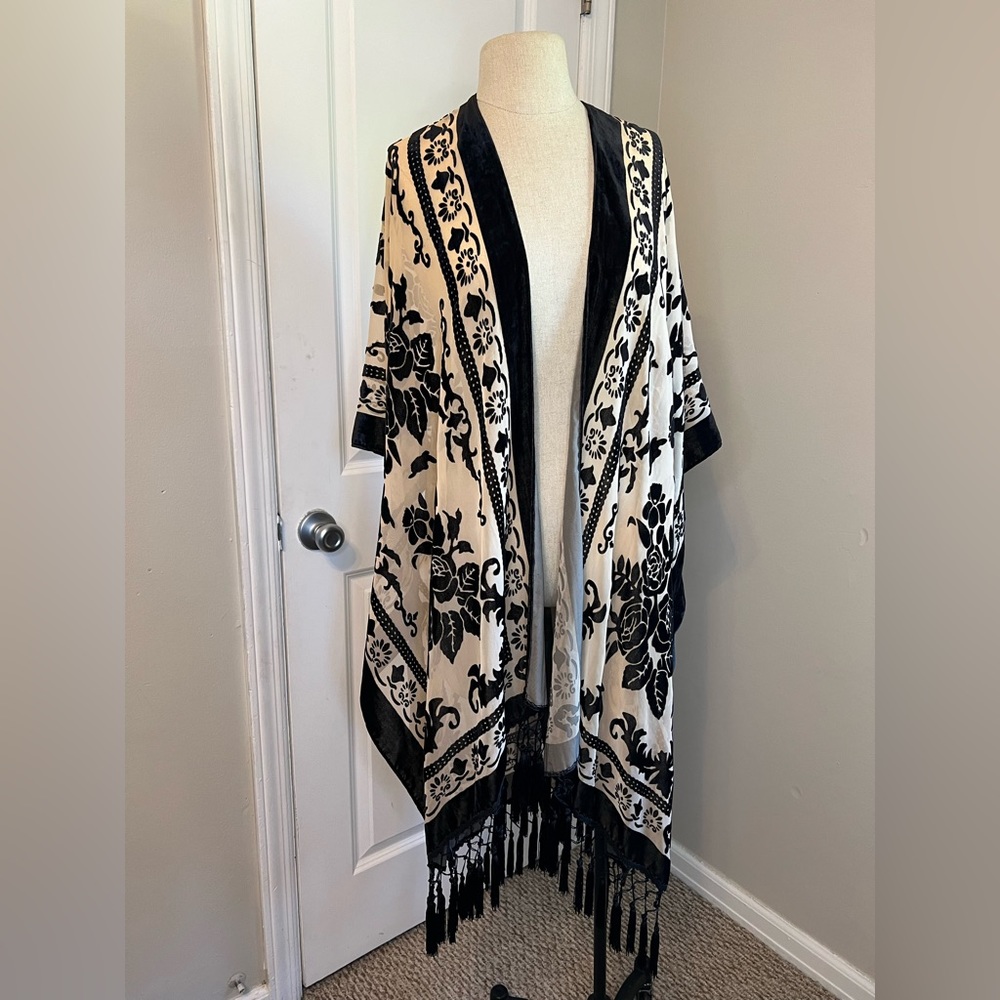 Free People Black and Beige Velvet Burnout Kimono - Picture 6 of 9